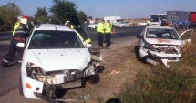 Stire din Eveniment : Grav accident rutier. Două mașini făcute praf, patru victime