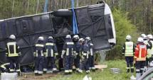 Stire din Actualitate : ACCIDENT GRAV în Germania: Un autocar românesc s-a răsturnat. 11 victime