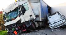 Stire din Eveniment : CARNAGIU PE ȘOSEA / Accident rutier cu șase morți și patru răniți