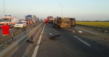 Stire din Eveniment : ACCIDENT RUTIER SPECTACULOS, DUPĂ CE TREI MAȘINI S-AU CIOCNIT!