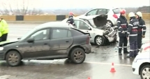 Stire din Eveniment : Adolescent de 16 ani, MORT, după ce s-a urcat la volan și a intrat în stâlp. Prietenii săi, răniți