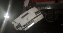 Stire din Actualitate : Cel puțin 19 morți după ce un tren a spulberat un autobuz