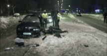 Stire din Eveniment : VIDEO / La un pas de tragedie. Accident soldat cu patru victime