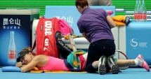 Stire din Sport : Accidentarea Simonei Halep nu este gravă. Va juca meciul cu Eugenie Bouchard