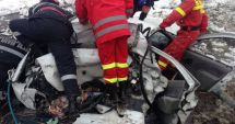Stire din Eveniment : Tragedie pe șosea! O femeie a murit după ce un autoturism s-a izbit de un TIR