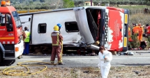 Stire din Actualitate : A fost carmagiu  pe șosea! Cel puțin 35 de morți  și 20 de răniți. Victimele,  de nerecunoscut