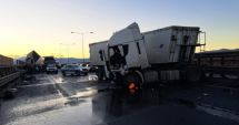 Stire din Eveniment : Opt persoane implicate într-un accident rutier pe autostradă; a fost activat Planul Roşu