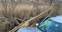 Stire din Eveniment : Şase persoane au fost rănite în urma coliziunii dintre un autoturism şi o căruţă