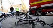 Stire din Eveniment : Un biciclist a murit după ce s-a dezechilibrat din cauza vântului și a fost lovit de o mașină