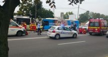 Stire din Eveniment : Accident provocat de un șofer urmărit de poliție. Doi răniți, cinci mașini lovite