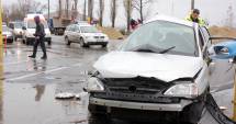 Stire din Eveniment : La un pas de tragedie! Un șofer beat s-a oprit cu mașina într-o conductă de gaze