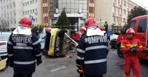 Stire din Eveniment : Taximetrist kamikaze. A făcut praf 7 mașini în dreptul Academiei Navale
