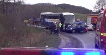 Stire din Eveniment : Accident între un autocar, un microbuz și o autoutilitară. Sunt 11 răniți!