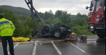 Stire din Eveniment : Doi morți și trei răniți grav, după ce o dubă s-a ciocnit cu un autoturism
