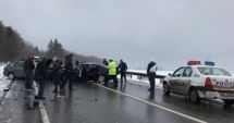 Stire din Economie : Accident cu șase victime! Două autoturisme s-au ciocnit frontal