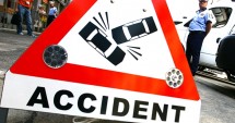 Stire din Eveniment : Coliziune în lanț. Trei mașini s-au făcut praf în zona Cireșica