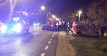 Stire din Eveniment : Mașină răsturnată într-un accident rutier. Un bebeluș și mama sa, victime