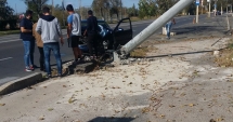 Stire din Eveniment : Zonă blestemată! Un șofer a izbit în plin un stâlp, în stațiunea Mamaia
