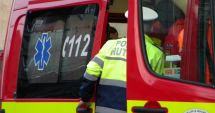 Stire din Eveniment : UPDATE O mașină s-a răsturnat în Cotu Văii. Două persoane scoase din autoturism