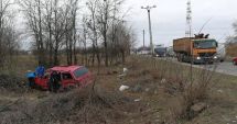Stire din Eveniment : FOTO. Impact frontal între două autoturisme! Șoferii au fost transportați la spital