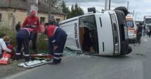 Stire din Eveniment : CARNAGIU PE ȘOSEA! TREI MORȚI, în urma unui grav accident de microbuz