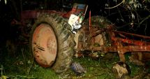 Stire din Eveniment : Accident mortal după ce un tractor s-a răsturnat. O persoană a murit și alte patru au fost rănite