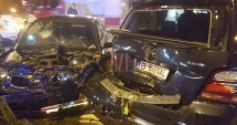 Stire din Eveniment : GRAV ACCIDENT RUTIER, DUPĂ CE UN BMW S-A CIOCNIT CU UN MERCEDES. CINCI VICTIME!