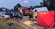 Stire din Eveniment : Trei români au murit în urma unei coliziuni frontale între o mașină și o dubă