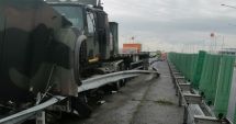 Stire din Eveniment : GALERIE FOTO. Autoutilitară a armatei, implicată într-un accident pe A2. Circulaţia rutieră, restricţionată