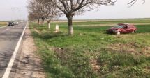 Stire din Eveniment : LA UN PAS DE MOARTE! O tânără de 18 ani s-a răsturnat cu mașina