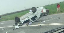 Stire din Eveniment : ACCIDENT SPECTACULOS! Mașină răsturnată, lovită apoi de camion