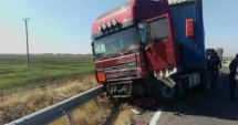 Stire din Sport : Accident mortal! Șoferul unui autoturism și-a pierdut viața după ce a intrat într-un TIR