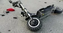 Stire din Eveniment : Accident rutier provocat de un minor pe trotinetă. Autoritățile locale trag un semnal de alarmă