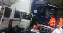 Stire din Eveniment : Accident grav pe DN7! Au fost implicate trei mașini. Traficul este blocat
