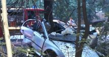 Stire din Eveniment : Tragedie din cauza vitezei: un tânăr a murit, iar mașina a fost ruptă în două!