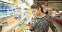 Stire din Social : Controversă în retail. Comercianții vor eliminarea datei de expirare de pe alimente