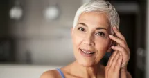 Stire din Sănătate : Fiolele cu acid hialuronic vă hidratează intensiv pielea și reduc ridurile