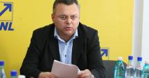 Stire din Politică-Administrație : "Cerem înlăturarea imediată a tuturor acestor bannere"