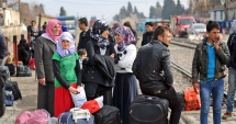 Stire din Actualitate : Acuzații grave: Gardienii  de la frontiera Ungariei "își fac fotografii cu imigranții bătuți"