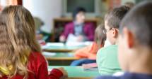 Stire din Cultură-Educație : Director de școală acuzat că își bate elevii: "Îi face idioți, tâmpiți, proști… Copiii sunt speriați!"