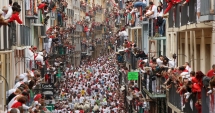 Stire din Actualitate : A început celebra cursă cu tauri de la Pamplona. Patru răniți în prima zi