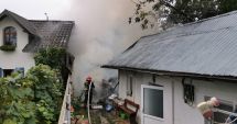 Stire din Eveniment : Pompierii, în alertă! Casă cu doi copii înăuntru, cuprinsă de flăcări