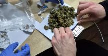 Stire din Eveniment : Au introdus droguri în țară și le-au vândut minorilor. Doi tineri de 23 de ani au fost arestați