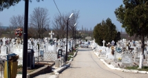 Stire din Politică-Administrație : Primăria Medgidia efectuează lucrări de igienizare în cimitirul ortodox