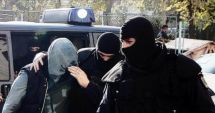 Stire din Eveniment : Cei trei adolescenţi care au înjunghiat un băiat de 16 ani în faţa unei şcoli au fost arestaţi preventiv