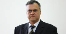 Stire din Politică-Administrație : Noul prefect, Adrian Nicolaescu, a depus jurământul de credință