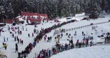 Stire din Social : Pârtiile sunt pline până la refuz. Turiștii care au plecat să găsească locuri mai libere de schiat au blocat și mai tare stațiunile