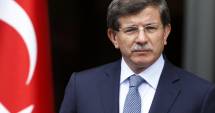 Stire din Actualitate : Premierul turc: Corpul pilotului ucis, recuperat de Turcia, va fi predat Rusiei
