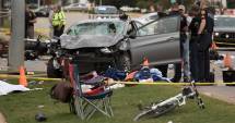 Stire din Actualitate : Galerie foto. Accident șocant! O tânără a intrat cu mașina într-o mulțime: 3 morți și 22 de răniți