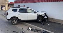Stire din Eveniment : Alcoolul la volan. Un șofer a făcut praf două mașini!